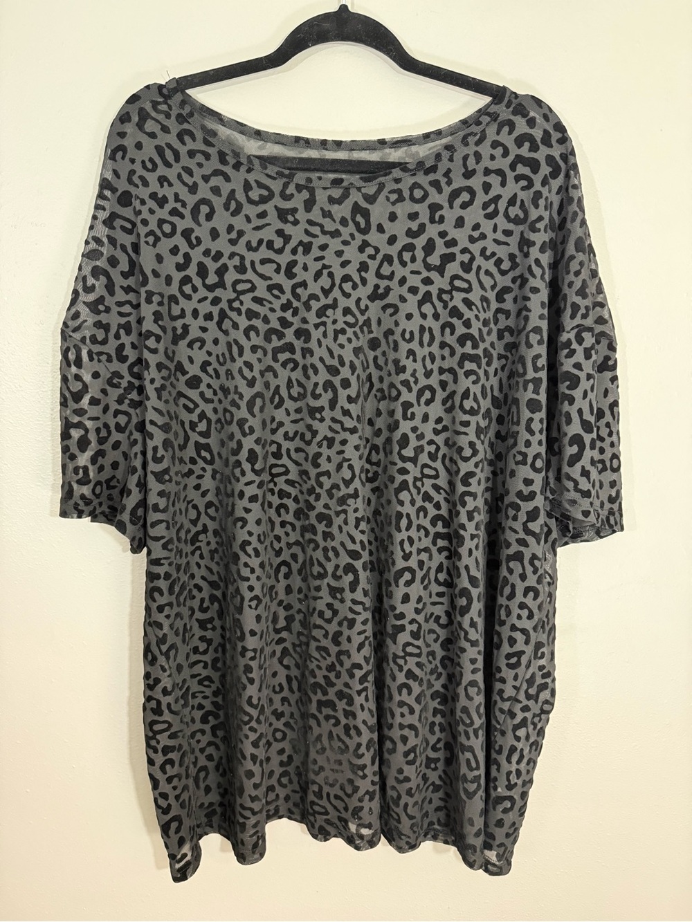 Women's Grey Leopard Print Short Sleeve Tee